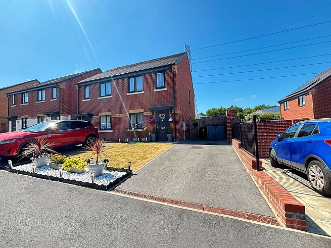 6 Flanshaw Field Drive, Wakefield